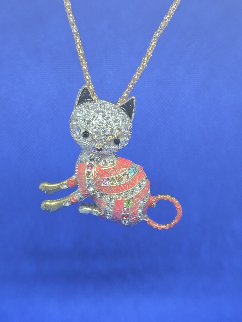 Vintage Betsey Johnson 3D Rhinestone Enamel Cat Pendant Necklace Gold Tone Y2K